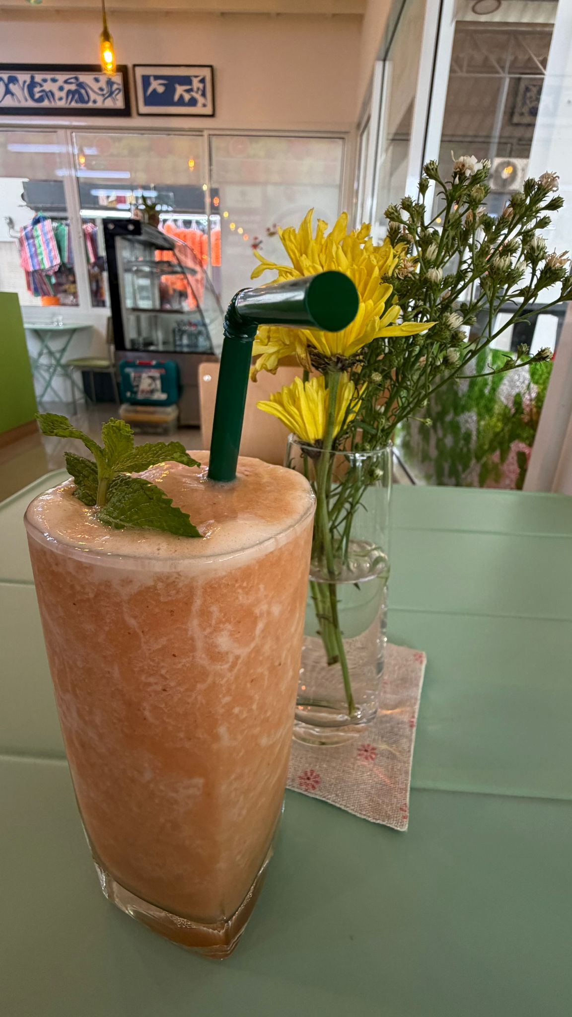 Fresh smoothie at James Bistro · Onnut Fresh Market